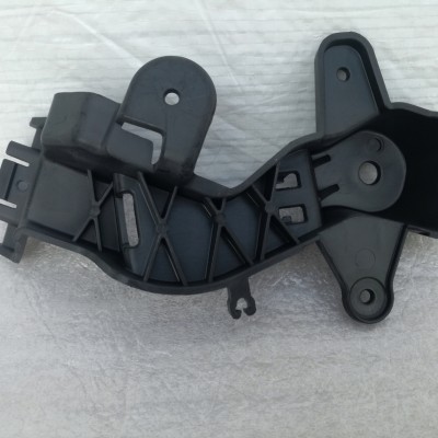 Ön Tampon Alt Braketi Mercedes C Serisi Ön Tampon Alt Braketi Mercedes C Serisi