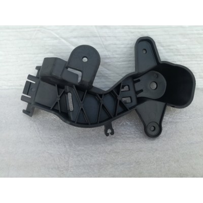 Ön Tampon Alt Braketi Mercedes C Serisi Ön Tampon Alt Braketi Mercedes C Serisi