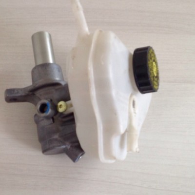 Fren Hidrolik Deposu Mercedes E Serisi Fren Hidrolik Deposu Mercedes E Serisi